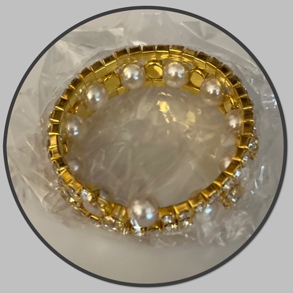 💍New💍 Girls Crystal Pearl Rhinestone Wrap Around Bracelet 💍 - Picture 7 of 8